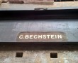 Herausarbeiten des Firmennamens in der Klappe.
